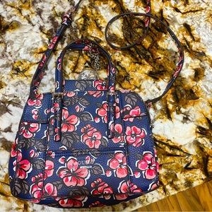 Guess purse with removal shoulder straps